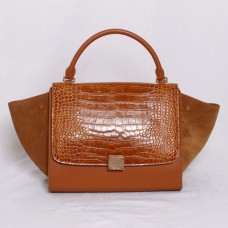 Кафява кожена чанта Celine с крокодилски мотив Кафява кожена чанта Celine с крокодилски мотив