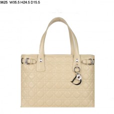 Чанта за рамо Dior Panarea Medium от агнешка кожа в цвят кайсия (с златен обков) 9625