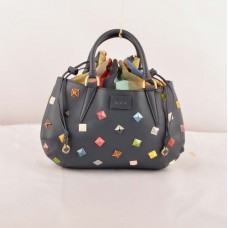 Чанта Fendi B Fab от кожа Ferrari в синьо с многоцветни бижута и средна дръжка отгоре Чанта Fendi B Fab от кожа Ferrari в синьо с многоцветни бижута и средна дръжка отгоре