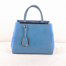 Малка кожена чанта Fendi 2jours с кръстосани вени и тъмносиня Ferrari Малка кожена чанта Fendi 2jours с кръстосани вени и тъмносиня Ferrari