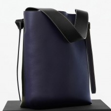 Малка чанта Celine Twisted Cabas от тъмносиня/черна телешка кожа Малка чанта Celine Twisted Cabas от тъмносиня/черна телешка кожа