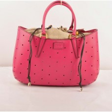 Чанта Fendi B Fab Peach Ferrari от кожа, перфорирана голяма, с горна дръжка Чанта Fendi B Fab Peach Ferrari от кожа, перфорирана голяма, с горна дръжка