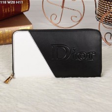 Christian Dior Многоцветен черно/бял портфейл с цип 118 Christian Dior Многоцветен черно/бял портфейл с цип 118