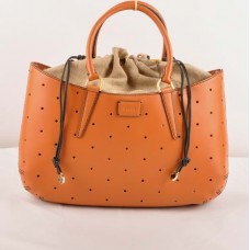 Чанта Fendi B Fab Orange Ferrari от кожа, перфорирана голяма, с горна дръжка Чанта Fendi B Fab Orange Ferrari от кожа, перфорирана голяма, с горна дръжка