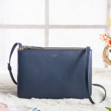 Малка чанта Celine Trio Crossbody от телешка кожа в кралско синьо Малка чанта Celine Trio Crossbody от телешка кожа в кралско синьо