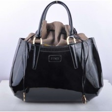 Голяма чанта с горна дръжка от черна лачена кожа Fendi B Fab Голяма чанта с горна дръжка от черна лачена кожа Fendi B Fab