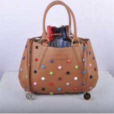Чанта Fendi B Fab Apricot от кожа с многоцветни бижута и средна дръжка отгоре Чанта Fendi B Fab Apricot от кожа с многоцветни бижута и средна дръжка отгоре
