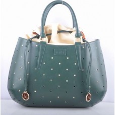 Чанта Fendi B Fab Green от естествена кожа с перфорация, голяма, с горна дръжка Чанта Fendi B Fab Green от естествена кожа с перфорация, голяма, с горна дръжка