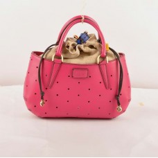 Чанта Fendi B Fab Peach Ferrari от кожа, перфорирана средна чанта с горна дръжка Чанта Fendi B Fab Peach Ferrari от кожа, перфорирана средна чанта с горна дръжка