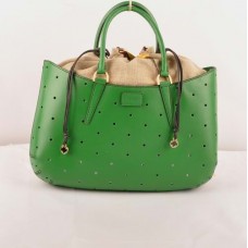 Чанта Fendi B Fab Green Ferrari от кожа, перфорирана голяма, с горна дръжка Чанта Fendi B Fab Green Ferrari от кожа, перфорирана голяма, с горна дръжка
