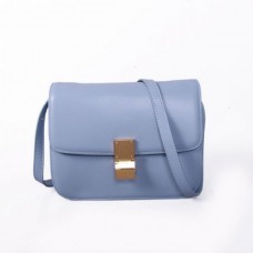 Чанта Celine Classic Box от телешка кожа с капак в ледено синьо