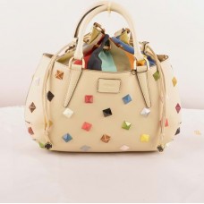 Чанта Fendi B Fab от кожа Ferrari в бежов цвят с многоцветни бижута и средна дръжка отгоре Чанта Fendi B Fab от кожа Ferrari в бежов цвят с многоцветни бижута и средна дръжка отгоре