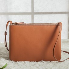Голяма чанта Celine Trio Crossbody от кафява телешка кожа Голяма чанта Celine Trio Crossbody от кафява телешка кожа