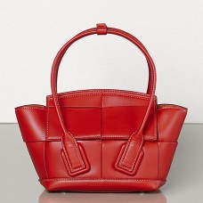 Чанта Bottega Veneta Mini Arco 29 от червена телешка кожа Чанта Bottega Veneta Mini Arco 29 от червена телешка кожа