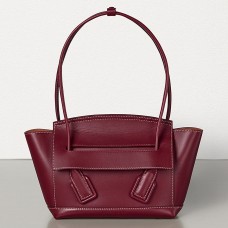 Чанта Bottega Veneta Arco 33 в бордо, френско телешко Чанта Bottega Veneta Arco 33 в бордо, френско телешко