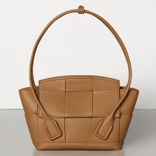 Малка чанта Bottega Veneta Arco 33 от карамелизирана телешка кожа с шарки Малка чанта Bottega Veneta Arco 33 от карамелизирана телешка кожа с шарки