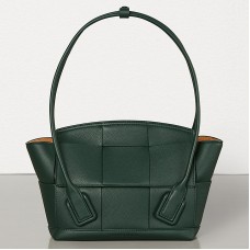 Малка чанта Bottega Veneta Arco 33 от зелена телешка кожа със зърнеста текстура Малка чанта Bottega Veneta Arco 33 от зелена телешка кожа със зърнеста текстура