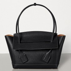 Чанта Bottega Veneta Arco 33 от черна зърнеста телешка кожа Чанта Bottega Veneta Arco 33 от черна зърнеста телешка кожа