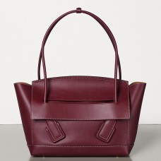 Чанта Bottega Veneta Arco 48 в бордо, френско телешко Чанта Bottega Veneta Arco 48 в бордо, френско телешко