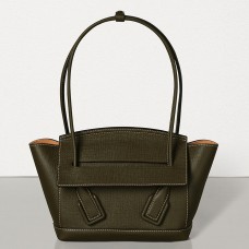 Чанта Bottega Veneta Arco 48 от зърнеста телешка кожа в цвят каки Чанта Bottega Veneta Arco 48 от зърнеста телешка кожа в цвят каки