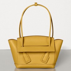 Чанта Bottega Veneta Arco 48 от жълта зърнеста телешка кожа Чанта Bottega Veneta Arco 48 от жълта зърнеста телешка кожа