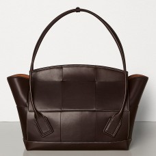 Чанта Bottega Veneta Arco 56 от тъмна френска телешка кожа Чанта Bottega Veneta Arco 56 от тъмна френска телешка кожа