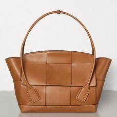 Чанта Bottega Veneta Arco 56 от кафява френска телешка кожа Чанта Bottega Veneta Arco 56 от кафява френска телешка кожа