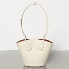 Малка чанта тип кошница Bottega Veneta от бяла телешка кожа