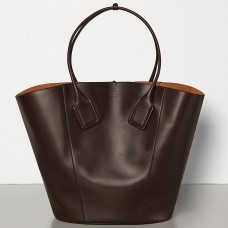 Средна чанта тип кошница Bottega Veneta от телешка кожа с шоколадов цвят