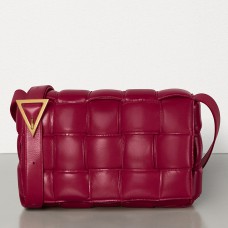 Подплатена чанта за касети Bottega Veneta от телешка кожа Amaranto
