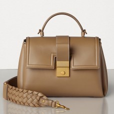 Малка чанта Bottega Veneta Piazza от телешка кожа цвят камила