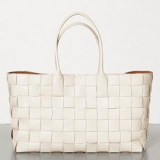 Средна чантичка Bottega Veneta в бяло Maxi Intreccio Средна чантичка Bottega Veneta в бяло Maxi Intreccio