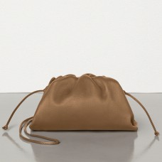 Чанта Bottega Veneta The Pouch 20 от кафява телешка кожа
