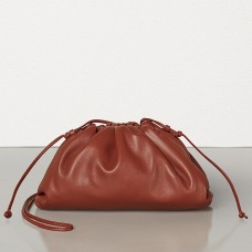 Чанта Bottega Veneta The Pouch 20 от ръждивокафява телешка кожа