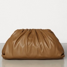 Чанта Bottega Veneta The Pouch от телешка кожа цвят камила Чанта Bottega Veneta The Pouch от телешка кожа цвят камила