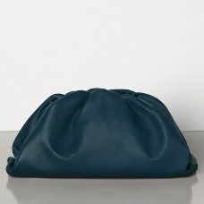 Чанта Bottega Veneta The Pouch от тъмносиня телешка кожа Чанта Bottega Veneta The Pouch от тъмносиня телешка кожа