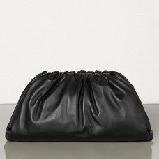 Чанта Bottega Veneta The Pouch от черна телешка кожа Чанта Bottega Veneta The Pouch от черна телешка кожа
