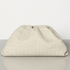 Bottega Veneta The Pouch Clutch от гипсова кожа Intrecciato