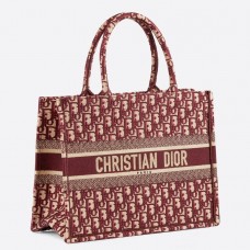 Малка чанта Dior за книги в бордо, наклонена канава