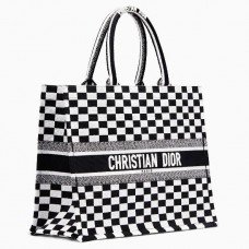 Бродирана чанта за книги Dior от кариран плат