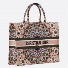 Чанта Dior Book Tote с бродерия KaleiDiorscopic