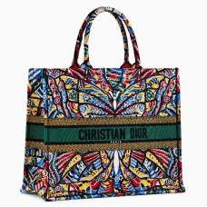 Чанта за книги Dior Butterfly от многоцветно бродирано платно Чанта за книги Dior Butterfly от многоцветно бродирано платно