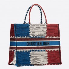 Чанта Dior Book Tote от платно с бродерия от френски флаг