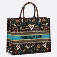Чанта за книги Dior Flowers And Hearts от многоцветен плат Чанта за книги Dior Flowers And Hearts от многоцветен плат