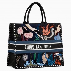 Чанта за книги Dior в многоцветен воден елемент, ръчно рисувана Чанта за книги Dior в многоцветен воден елемент, ръчно рисувана