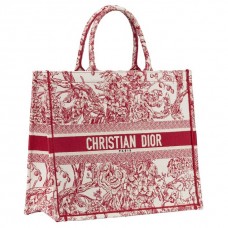 Чанта Dior Book Tote от бродирано платно с цветя от хортензия