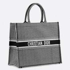 Чанта Dior Book Tote от бродирано платно с хаундстут