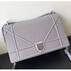 Чанта Dior Diorama с капак от перлено сива зърнеста телешка кожа