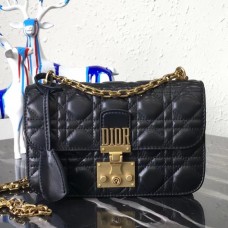 Малка чанта Dior Dioraddict с капак от черна агнешка кожа