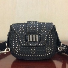 Чанта Dior D-Fence Saddle от черна телешка кожа с шипове